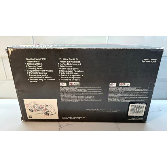 Maisto Yellow Thunderbird Show Car, Premiere Collection, 1:18 Scale - Picture 9 of 10